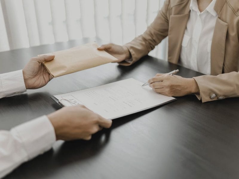 Seller Guide to Navigating Multiple Offers in Real Estate