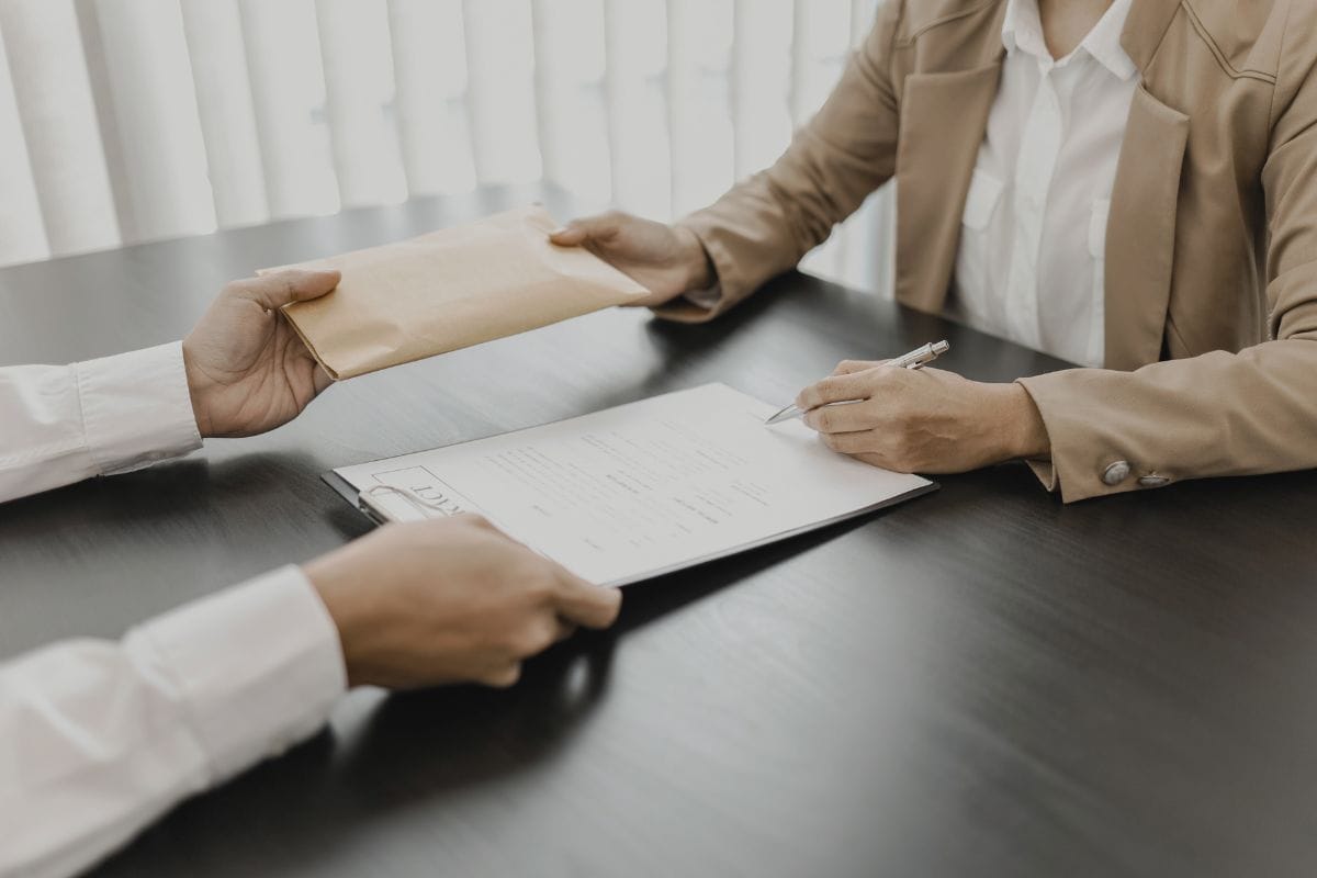 Seller Guide to Navigating Multiple Offers in Real Estate